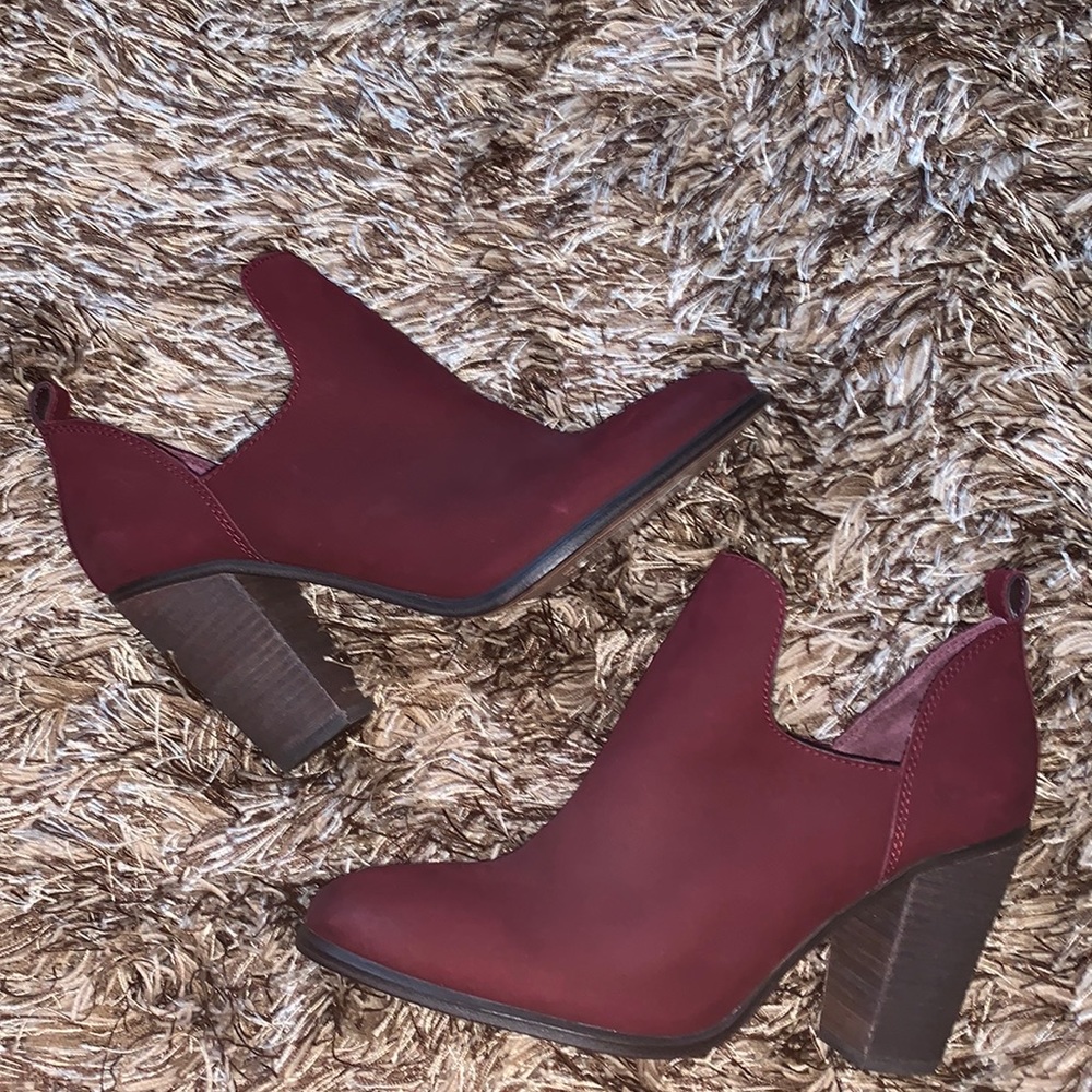NWT vince camuto suede ankle boots